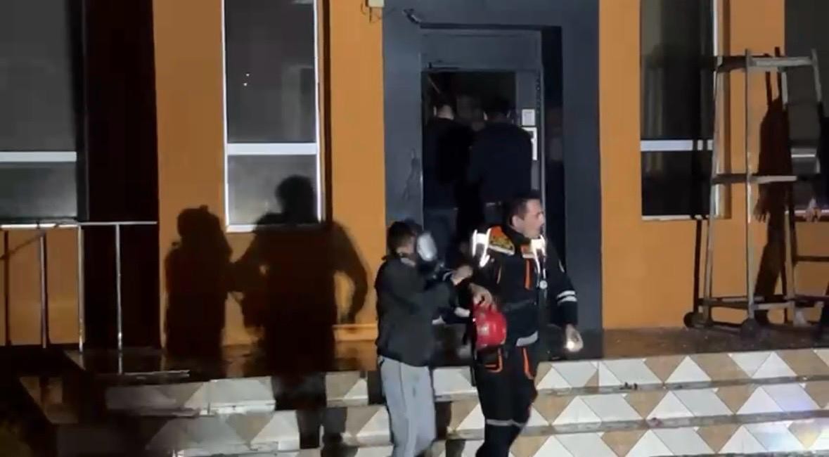 Yasamaldakı yanğında üç nəfər ölüb, 20 nəfər zəhərlənib - YENİLƏNİB (FOTOLAR/VİDEO)
